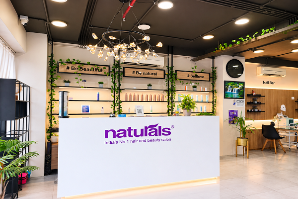 Naturals Saloon
